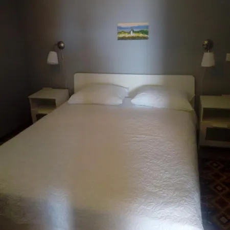 With One Bedroom , Mendula