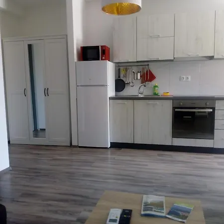 With One Bedroom , Mendula *