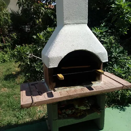 With One Bedroom , Mendula